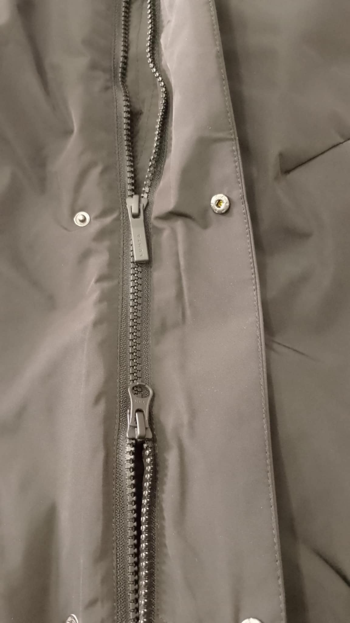 giubbotto Lutha tecnico con zip e bottoni nero